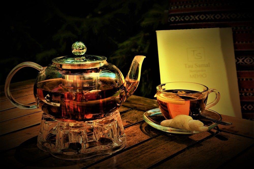 فندق رهط بالاس الماتي المظهر الخارجي الصورة A glass teapot