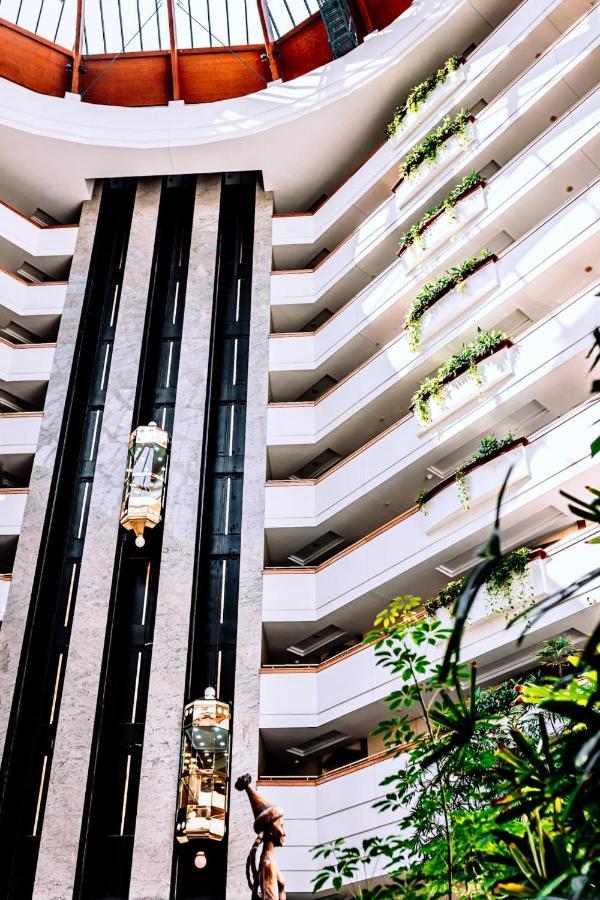 فندق رهط بالاس الماتي المظهر الخارجي الصورة The elevators at the Hyatt Regency Atlanta