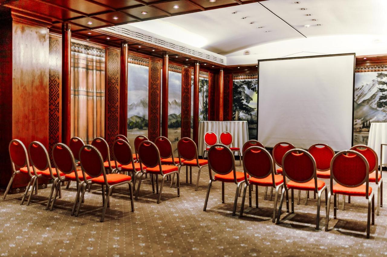 فندق رهط بالاس الماتي المظهر الخارجي الصورة A meeting room
