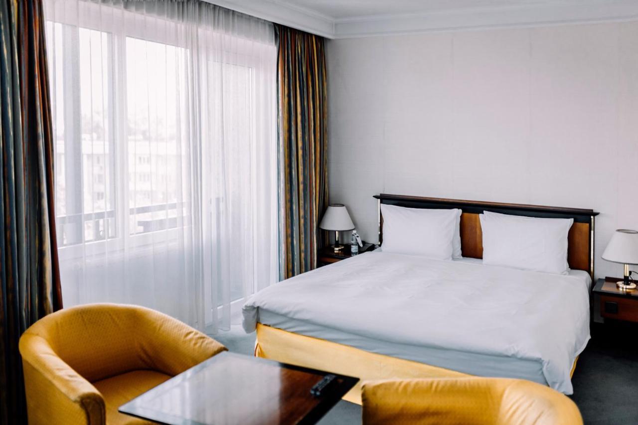 فندق رهط بالاس الماتي المظهر الخارجي الصورة A bedroom