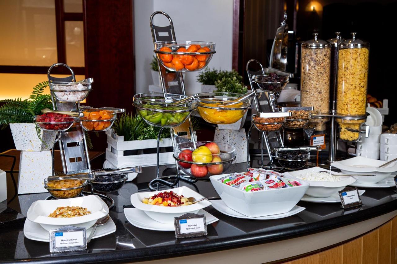فندق رهط بالاس الماتي المظهر الخارجي الصورة A breakfast buffet