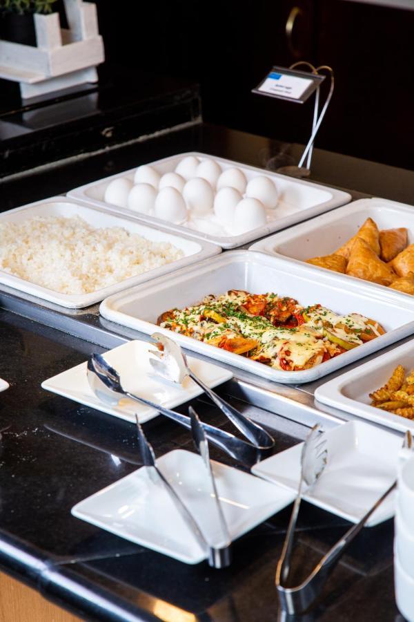 فندق رهط بالاس الماتي المظهر الخارجي الصورة A chafing dish buffet