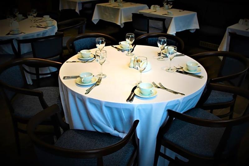 فندق رهط بالاس الماتي المظهر الخارجي الصورة A table set for a meal