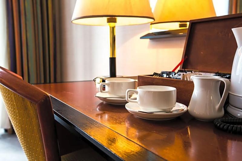 فندق رهط بالاس الماتي المظهر الخارجي الصورة A tea tray in a hotel room
